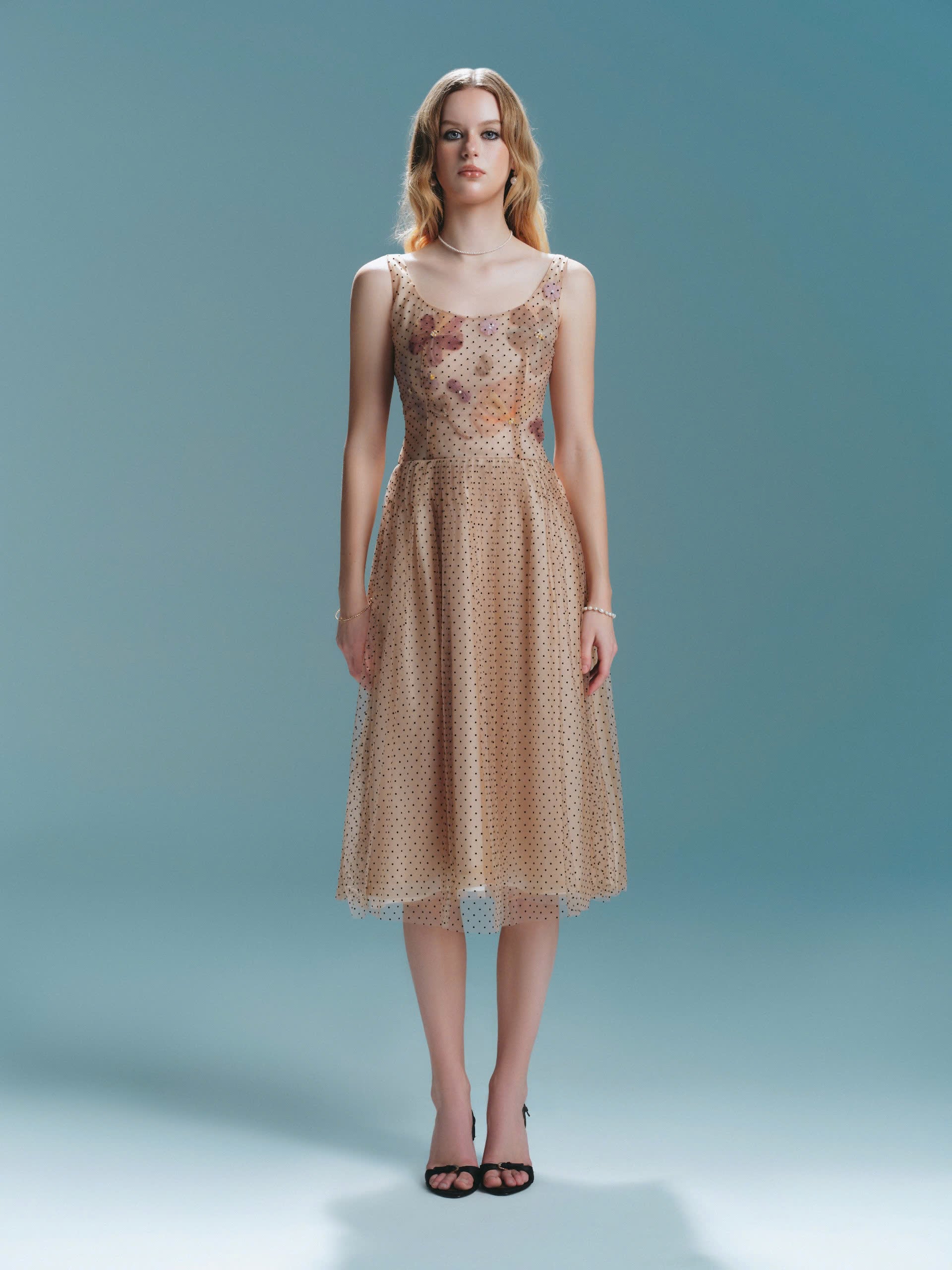 Serria Dress - M Serria Dress - M